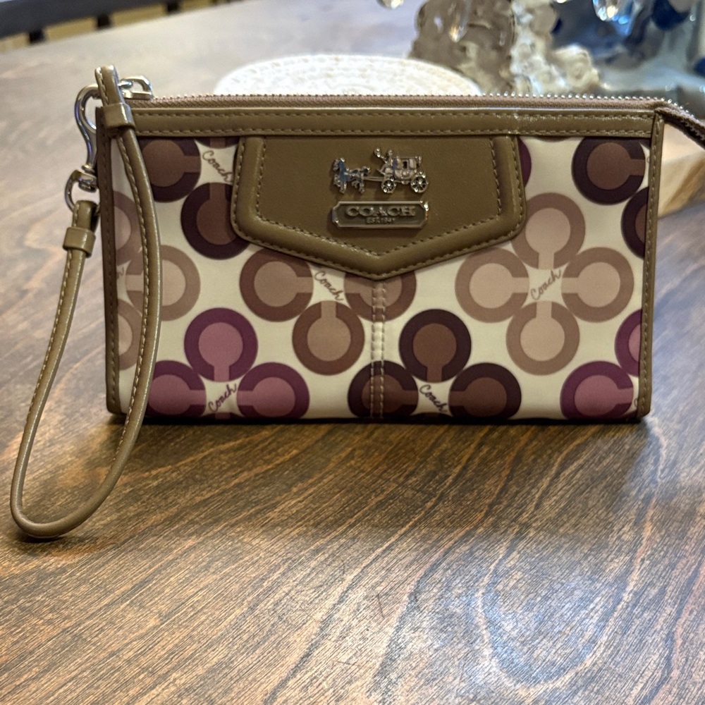 Like new, Coach Signature, Madison Clover Wristlet!